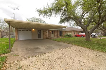 1102 Fowzer Street E, Taylor, TX 76574 - Photo 3