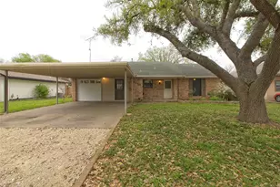 1102 Fowzer Street E, Taylor, TX 76574 - Photo 1