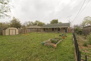 1102 Fowzer Street E, Taylor, TX 76574 - Photo 23