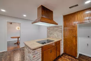 927 E Walnut St, La Grange, TX 78945 - Photo 17