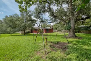 927 E Walnut St, La Grange, TX 78945 - Photo 31