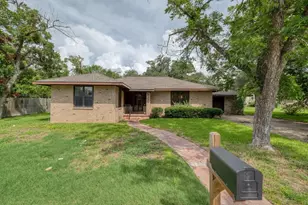 927 E Walnut St, La Grange, TX 78945 - Photo 1