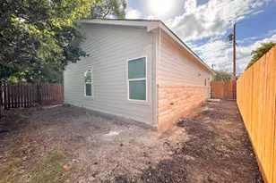 817 5th St, Lockhart, TX 78644 - Photo 17