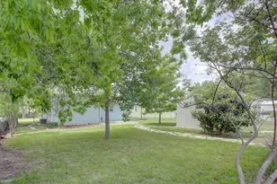 1307 Vine St, Georgetown, TX 78626 - Photo 37