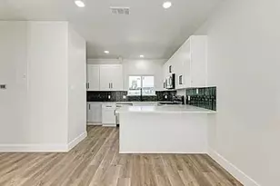 201 W Mockingbird Ln, Austin, TX 78745 - Photo 13
