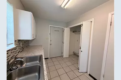 570 W Keanahalululu Lane, Bastrop, TX 78602 - Photo 9
