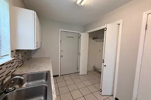 570 W Keanahalululu Ln, Bastrop, TX 78602 - Photo 9