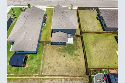148 Hidalgo Lane, Elgin, TX 78621 - Photo 35