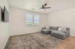 148 Hidalgo Ln, Elgin, TX 78621 - Photo 17