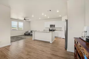 148 Hidalgo Ln, Elgin, TX 78621 - Photo 13