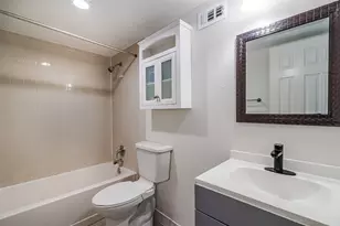 2106 Lamplight Village Cir, Austin, TX 78727 - Photo 9