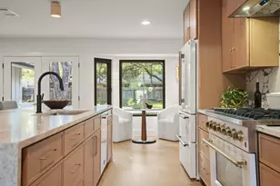 8100 Greenslope Dr, Austin, TX 78759 - Photo 9