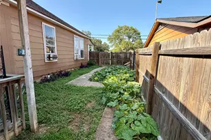 711 N Bishop St, San Marcos, TX 78666 - Photo 17