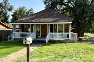711 N Bishop St, San Marcos, TX 78666 - Photo 1