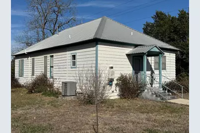 206 Bishop Street, Smithville, TX 78957 - Photo 3