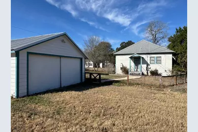 206 Bishop Street, Smithville, TX 78957 - Photo 5