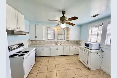 206 Bishop Street, Smithville, TX 78957 - Photo 7