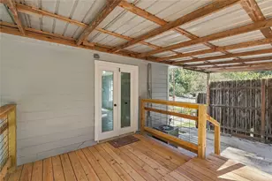 417 N Blanco St, Lockhart, TX 78644 - Photo 15