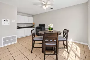 417 N Blanco St, Lockhart, TX 78644 - Photo 5