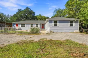 417 N Blanco St, Lockhart, TX 78644 - Photo 3