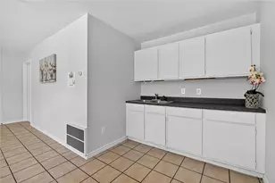 417 N Blanco St, Lockhart, TX 78644 - Photo 9