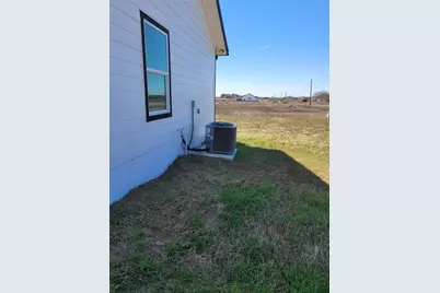 577 County Road 422 Road, Stockdale, TX 78160 - Photo 13