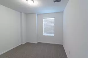 13621 Endless Narrow Ln, Elgin, TX 78621 - Photo 5