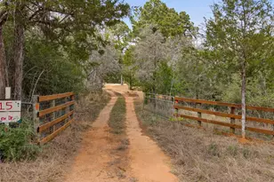 215 Lakeview Dr, Smithville, TX 78957 - Photo 29