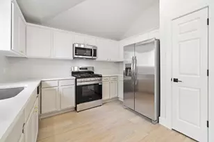 1006 Cottonbowl Dr, Taylor, TX 76574 - Photo 9