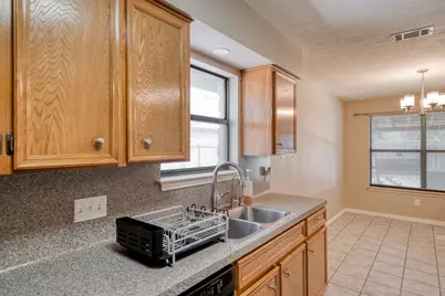 2010 Lark Lane, Taylor, TX 76574 - Photo 11