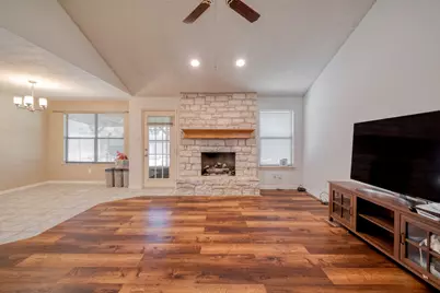 2010 Lark Lane, Taylor, TX 76574 - Photo 5