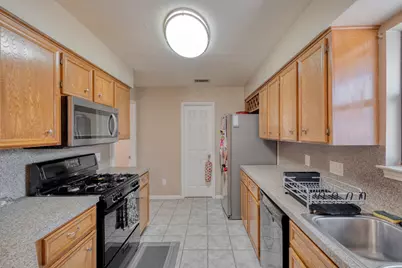2010 Lark Lane, Taylor, TX 76574 - Photo 9