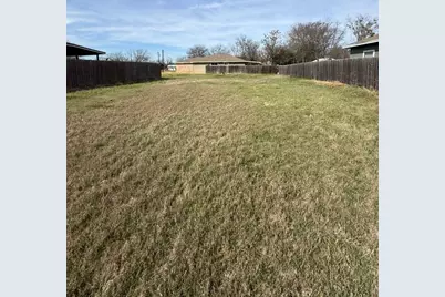 612 Briggs Street, Lampasas, TX 76550 - Photo 3