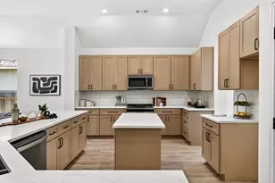 12612 Rush Creek Ln, Austin, TX 78732 - Photo 9
