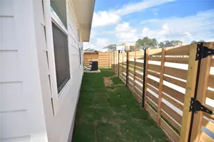 373 Keefer Ln, Kyle, TX 78640 - Photo 5