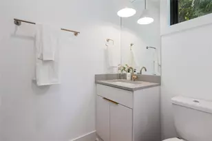 87 Chalmers Ave, Austin, TX 78702 - Photo 13