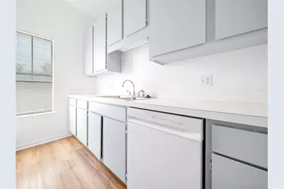 712 Graham Place #304, Austin, TX 78705 - Photo 9