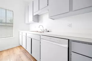 712 Graham Pl, Austin, TX 78705 - Photo 9