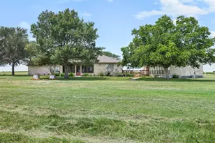 1542 Co Rd 451, Coupland, TX 78615 - Photo 1