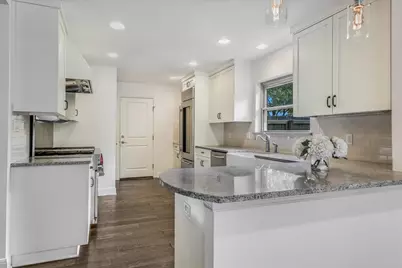 306 Briarwood Trail, Austin, TX 78746 - Photo 7