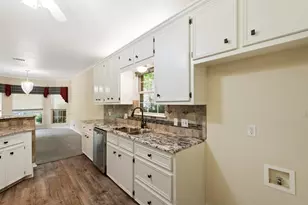 1906 Meadow Ridge Dr, Taylor, TX 76574 - Photo 9