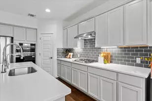 7201 Auburn Blaze Ln, Austin, TX 78744 - Photo 9