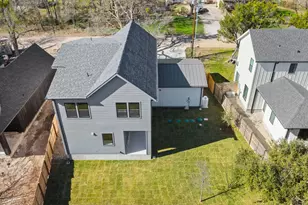 11009 4th St, Jonestown, TX 78645 - Photo 35