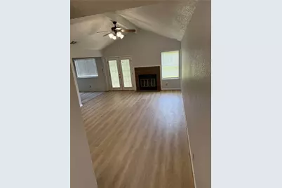 1100 E Logan Street, Round Rock, TX 78664 - Photo 5