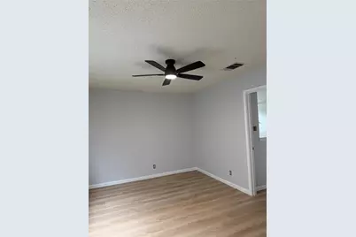 1100 E Logan Street, Round Rock, TX 78664 - Photo 13