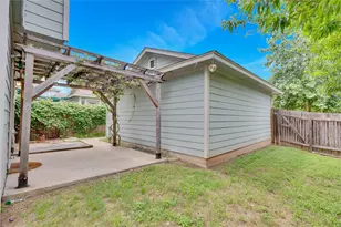 2212 Melissa Oaks Ln, Austin, TX 78744 - Photo 31