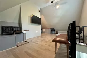 914 E 39th St, Austin, TX 78751 - Photo 15