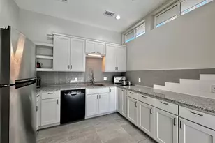 914 E 39th St, Austin, TX 78751 - Photo 9