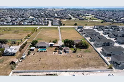 8010 County Road 110 Road, Round Rock, TX 78665 - Photo 31
