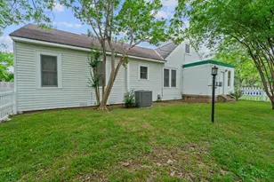 1709 W Lake Dr, Taylor, TX 76574 - Photo 17